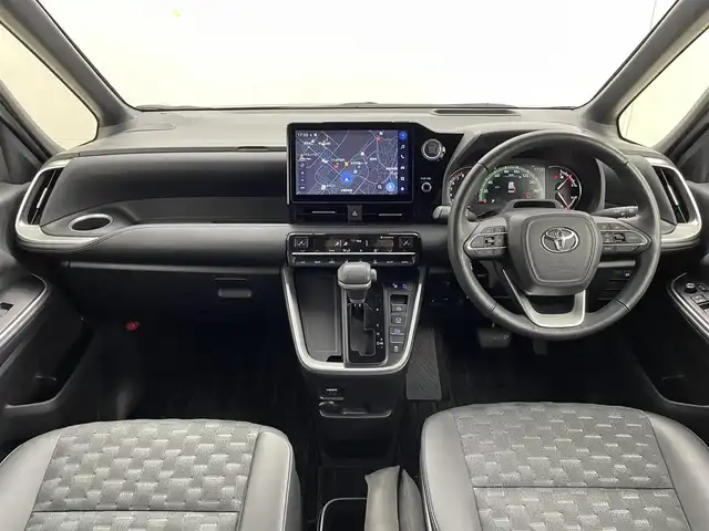 トヨタ ヴォクシー S－Z 茨城県 2022(令4)年 5.4万km アティチュードブラックマイカ 純正10.5型DA/フルセグ/アドバンストパーク/全方位カメラ/快適利便パッケージ/ユニバーサルステップ/衝突被害軽減ブレーキ/車線逸脱抑制装置/レーダークルーズコントロール/オートマチックハイビーム/クリアランスソナー/BSM/両側電動スライドドア/デジタルインナーミラー/ETC2.0/ドラレコ/シートヒーター/ステアリングヒーター/純正17インチAW/3眼LEDヘッドライト/スマートキー