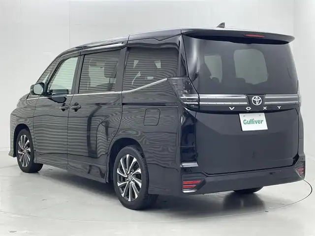 トヨタ ヴォクシー S－Z 茨城県 2022(令4)年 5.4万km アティチュードブラックマイカ 純正10.5型DA/フルセグ/アドバンストパーク/全方位カメラ/快適利便パッケージ/ユニバーサルステップ/衝突被害軽減ブレーキ/車線逸脱抑制装置/レーダークルーズコントロール/オートマチックハイビーム/クリアランスソナー/BSM/両側電動スライドドア/デジタルインナーミラー/ETC2.0/ドラレコ/シートヒーター/ステアリングヒーター/純正17インチAW/3眼LEDヘッドライト/スマートキー
