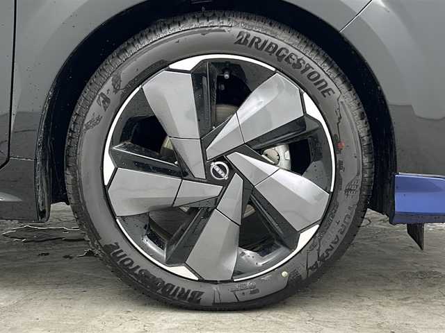 日産 オーラ G レザーエディション 三重県 2024(令6)年 0.1万km 黒 禁煙車/純正NissanConectナビ/・フルセグ/AppleCarPray/AndroidAuto/HDMI/Bluetooth/USB/AM/FM/プロパイロット/デジタルインナーミラー/アラウンドビューモニター/BOSE/ヘッドレストスピーカー/ブラインドスポットモニター/エマージェンシーブレーキ/純正エアロ（フロント/リア）/レザーシート/ワイヤレスチャージャー/スペアキー/純正17インチアルミホイール