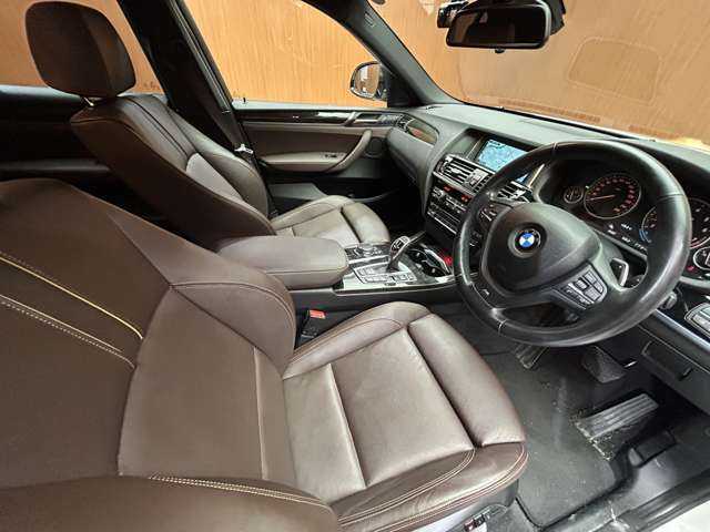 ＢＭＷ Ｘ４ xDrive 35i Mスポーツ 千葉県 2016(平28)年 5万km アルピンホワイトⅢ 茶革シート　/純正ナビ　/バックカメラ　/ＰＤＣ　/パワーシート/シートヒーター　/電動リアゲート　/クルーズコントロール　/インテリジェントセーフティ　/ＥＴＣ