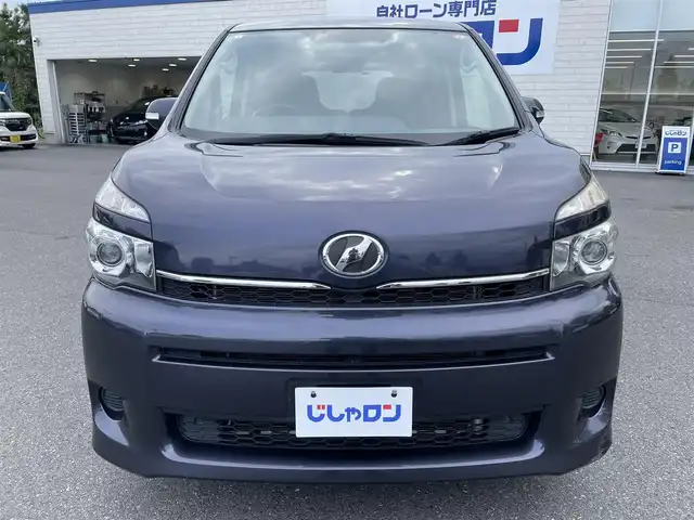 トヨタ ヴォクシー X Lエディション 東京都 2013(平25)年 9.2万km ダークバイオレットマイカメタリック (株)IDOMが運営する【じしゃロン昭島店】の自社ローン専用車両になります。こちらは現金またはオートローンご利用時の価格です。自社ローンご希望の方は別途その旨お申付け下さい/純正ナビ/BT/TV/SD/CD/ETC/スマートキー/バックカメラ/片側パワースライド/ドライブレコーダー前後/Autoライト/HID/ドアバイザー