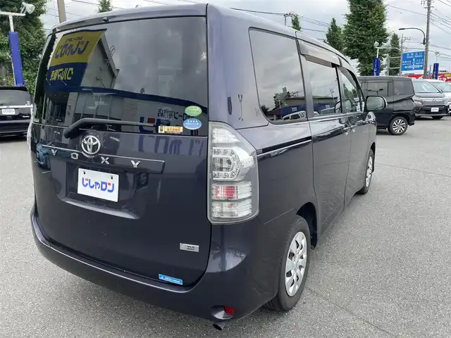 トヨタ ヴォクシー X Lエディション 東京都 2013(平25)年 9.2万km ダークバイオレットマイカメタリック (株)IDOMが運営する【じしゃロン昭島店】の自社ローン専用車両になります。こちらは現金またはオートローンご利用時の価格です。自社ローンご希望の方は別途その旨お申付け下さい/純正ナビ/BT/TV/SD/CD/ETC/スマートキー/バックカメラ/片側パワースライド/ドライブレコーダー前後/Autoライト/HID/ドアバイザー