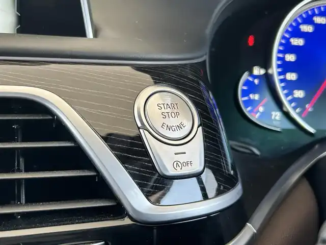 ＢＭＷ ７５０Ｌｉ Mスポーツ 茨城県 2017(平29)年 6.6万km ミネラルホワイト インテリジェントS/コンフォートA/スカイラウンジパノラマガラスサンルーフ/harman/kardon/ジェスチャーコントロール/Mスポーツエキゾースト/ブラウンレザーシート/リアモニター/純正ナビ/フルセグTV/360°カメラ/ミラー一体型ETC/全席パワーシート/全席シートヒーター/全席ベンチレーション/HUD/社外18インチAW