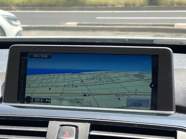 ＢＭＷ ３２０ｉ 三重県 2014(平26)年 6.3万km 白 ♪パワーバックドア/インテリジェントセーフティ/レーンディパーチャーウォーニング/純正ナビ/ ・DVD再生 ・CD録音/ ・MUSICコレクション/バックカメラ/クルーズコントロール/スマートキー/プッシュスタート/前席パワーシート(D席メモリ付)/LEDヘッドライト/フォグライト/リアフォグ/オートライト/コーナーセンサー/アイドリングストップ/純正18インチAW/ウィンカーミラー/革巻ステアリング/ステアリングスイッチ/フロアマット/スモークフィルム/電格ミラー/サイド/カーテンエアバック