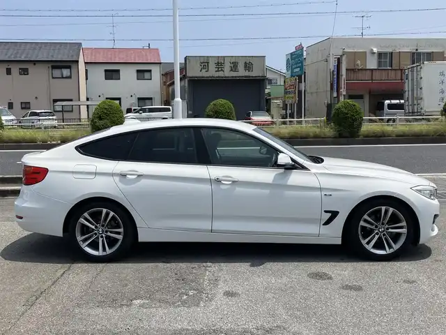 ＢＭＷ ３２０ｉ 三重県 2014(平26)年 6.3万km 白 ♪パワーバックドア/インテリジェントセーフティ/レーンディパーチャーウォーニング/純正ナビ/ ・DVD再生 ・CD録音/ ・MUSICコレクション/バックカメラ/クルーズコントロール/スマートキー/プッシュスタート/前席パワーシート(D席メモリ付)/LEDヘッドライト/フォグライト/リアフォグ/オートライト/コーナーセンサー/アイドリングストップ/純正18インチAW/ウィンカーミラー/革巻ステアリング/ステアリングスイッチ/フロアマット/スモークフィルム/電格ミラー/サイド/カーテンエアバック
