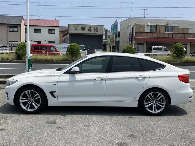 ＢＭＷ ３２０ｉ 三重県 2014(平26)年 6.3万km 白 ♪パワーバックドア/インテリジェントセーフティ/レーンディパーチャーウォーニング/純正ナビ/ ・DVD再生 ・CD録音/ ・MUSICコレクション/バックカメラ/クルーズコントロール/スマートキー/プッシュスタート/前席パワーシート(D席メモリ付)/LEDヘッドライト/フォグライト/リアフォグ/オートライト/コーナーセンサー/アイドリングストップ/純正18インチAW/ウィンカーミラー/革巻ステアリング/ステアリングスイッチ/フロアマット/スモークフィルム/電格ミラー/サイド/カーテンエアバック
