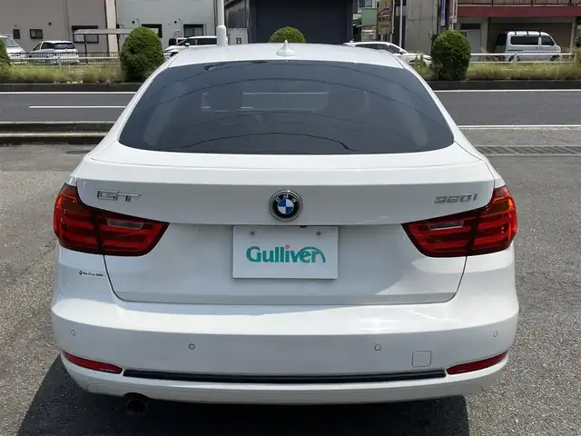 ＢＭＷ ３２０ｉ 三重県 2014(平26)年 6.3万km 白 ♪パワーバックドア/インテリジェントセーフティ/レーンディパーチャーウォーニング/純正ナビ/ ・DVD再生 ・CD録音/ ・MUSICコレクション/バックカメラ/クルーズコントロール/スマートキー/プッシュスタート/前席パワーシート(D席メモリ付)/LEDヘッドライト/フォグライト/リアフォグ/オートライト/コーナーセンサー/アイドリングストップ/純正18インチAW/ウィンカーミラー/革巻ステアリング/ステアリングスイッチ/フロアマット/スモークフィルム/電格ミラー/サイド/カーテンエアバック