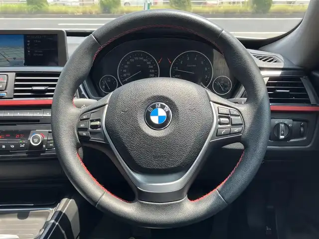 ＢＭＷ ３２０ｉ 三重県 2014(平26)年 6.3万km 白 ♪パワーバックドア/インテリジェントセーフティ/レーンディパーチャーウォーニング/純正ナビ/ ・DVD再生 ・CD録音/ ・MUSICコレクション/バックカメラ/クルーズコントロール/スマートキー/プッシュスタート/前席パワーシート(D席メモリ付)/LEDヘッドライト/フォグライト/リアフォグ/オートライト/コーナーセンサー/アイドリングストップ/純正18インチAW/ウィンカーミラー/革巻ステアリング/ステアリングスイッチ/フロアマット/スモークフィルム/電格ミラー/サイド/カーテンエアバック