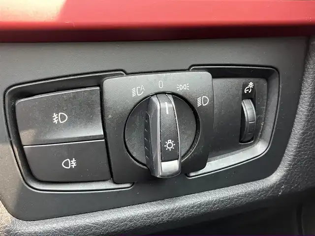 ＢＭＷ ３２０ｉ 三重県 2014(平26)年 6.3万km 白 ♪パワーバックドア/インテリジェントセーフティ/レーンディパーチャーウォーニング/純正ナビ/ ・DVD再生 ・CD録音/ ・MUSICコレクション/バックカメラ/クルーズコントロール/スマートキー/プッシュスタート/前席パワーシート(D席メモリ付)/LEDヘッドライト/フォグライト/リアフォグ/オートライト/コーナーセンサー/アイドリングストップ/純正18インチAW/ウィンカーミラー/革巻ステアリング/ステアリングスイッチ/フロアマット/スモークフィルム/電格ミラー/サイド/カーテンエアバック