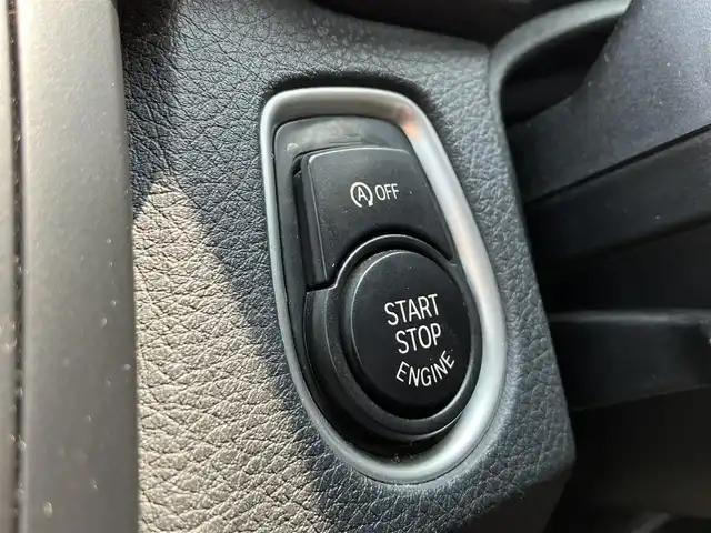 ＢＭＷ ３２０ｉ 三重県 2014(平26)年 6.3万km 白 ♪パワーバックドア/インテリジェントセーフティ/レーンディパーチャーウォーニング/純正ナビ/ ・DVD再生 ・CD録音/ ・MUSICコレクション/バックカメラ/クルーズコントロール/スマートキー/プッシュスタート/前席パワーシート(D席メモリ付)/LEDヘッドライト/フォグライト/リアフォグ/オートライト/コーナーセンサー/アイドリングストップ/純正18インチAW/ウィンカーミラー/革巻ステアリング/ステアリングスイッチ/フロアマット/スモークフィルム/電格ミラー/サイド/カーテンエアバック