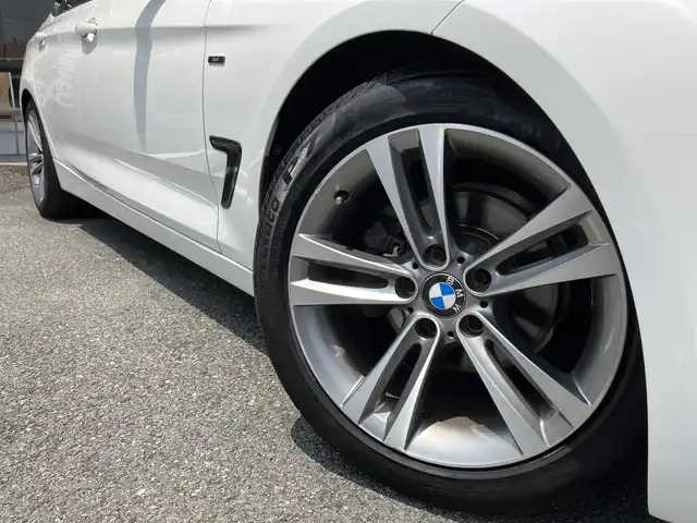 ＢＭＷ ３２０ｉ 三重県 2014(平26)年 6.3万km 白 ♪パワーバックドア/インテリジェントセーフティ/レーンディパーチャーウォーニング/純正ナビ/ ・DVD再生 ・CD録音/ ・MUSICコレクション/バックカメラ/クルーズコントロール/スマートキー/プッシュスタート/前席パワーシート(D席メモリ付)/LEDヘッドライト/フォグライト/リアフォグ/オートライト/コーナーセンサー/アイドリングストップ/純正18インチAW/ウィンカーミラー/革巻ステアリング/ステアリングスイッチ/フロアマット/スモークフィルム/電格ミラー/サイド/カーテンエアバック