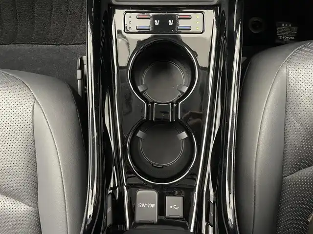 トヨタ プリウス ＰＨＶ A プレミアム 埼玉県 2022(令4)年 3.9万km プラチナホワイトパールマイカ 純正ナビ　/パノラミックビューモニター　/プリクラッシュセーフティ/ブラインドスポットモニター/レーダークルーズコントロール/レーンキープアシスト/ヘッドアップディスプレイ/ステアリングヒーター/シートヒーター/ベンチレーション/ドライブレコーダー/AC100V/LEDオートライト/ETC2.0