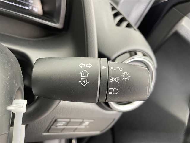 マツダ デミオ 13S ツーリング 富山県 2017(平29)年 2.6万km ディープクリスタルブルーマイカ 純正ナビ（AM/FM/CD/DVD/AUX/BT）/フルセグTV/バックカメラ/ヘッドアップディスプレイ/衝突被害軽減ブレーキ/オートライト/LEDヘッドライト/前席シートヒーター/ETC/スマートキー×２/プッシュスタート/社外フロアマット/取扱説明書/保証書