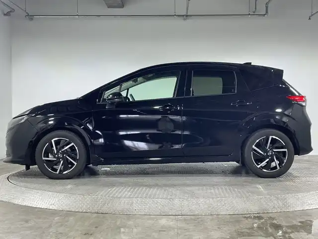 日産 ノート X 神奈川県 2024(令6)年 4.4万km スーパーブラック 純正9型ディスプレイオーディオ/AM　FM　フルセグ　USB　Bluetooth　AppleCarPlay　HDMI　/アラウンドビューモニター/プロパイロット/ハンドル支援/側方支援/後側方支援/後退時車両検知警報/ふらつき警報/デジタルインナーミラー/革巻きステアリング/ステアリングヒーター/ステアリングスイッチ/ブレーキオートホールド/前席シートヒーター/ビルトインETC2.0/置くだけ充電/純正フロアマット/スマートキー/スペアキー/LEDヘッドライト/オートライト/オートハイビーム/ヘッドライトレベライザー/純正16インチアルミホイル