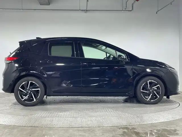 日産 ノート X 神奈川県 2024(令6)年 4.4万km スーパーブラック 純正9型ディスプレイオーディオ/AM　FM　フルセグ　USB　Bluetooth　AppleCarPlay　HDMI　/アラウンドビューモニター/プロパイロット/ハンドル支援/側方支援/後側方支援/後退時車両検知警報/ふらつき警報/デジタルインナーミラー/革巻きステアリング/ステアリングヒーター/ステアリングスイッチ/ブレーキオートホールド/前席シートヒーター/ビルトインETC2.0/置くだけ充電/純正フロアマット/スマートキー/スペアキー/LEDヘッドライト/オートライト/オートハイビーム/ヘッドライトレベライザー/純正16インチアルミホイル
