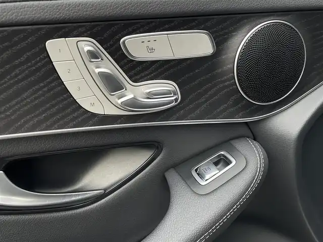 メルセデス・ベンツ ＧＬＣ２２０ d 4マチック AMGライン 長野県 2020(令2)年 2.8万km オブシディアンブラック パノラミックスライディングルーフ/エアサスペンション/純正HDDナビ/フルセグTV/360°ビューカメラ/ハーフレザーシート/D/Nパワーシート/シートヒーター/アンビエントライト/LEDヘッドライト/パワーバックドア/レーダーセーフティパッケージ/パークトロニック/ダイヤモンドグリル/ルーフレール/リア5面プライバシーガラス/キーレスゴー/ETC2.0/保証書・取説・スペアキー