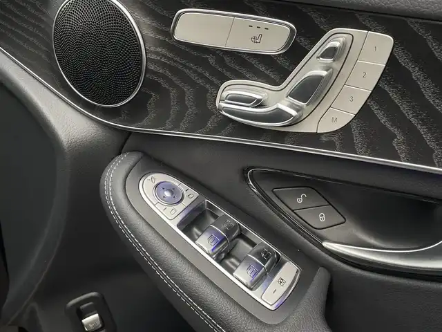 メルセデス・ベンツ ＧＬＣ２２０ d 4マチック AMGライン 長野県 2020(令2)年 2.8万km オブシディアンブラック パノラミックスライディングルーフ/エアサスペンション/純正HDDナビ/フルセグTV/360°ビューカメラ/ハーフレザーシート/D/Nパワーシート/シートヒーター/アンビエントライト/LEDヘッドライト/パワーバックドア/レーダーセーフティパッケージ/パークトロニック/ダイヤモンドグリル/ルーフレール/リア5面プライバシーガラス/キーレスゴー/ETC2.0/保証書・取説・スペアキー