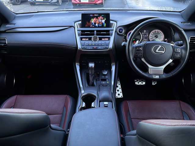 レクサス ＮＸ 300h Fスポーツ 道東・釧路十勝 2015(平27)年 5.5万km スターライトブラックガラスフレーク 4WD/サンルーフ/純正ナビ(FM・AM・BT・SD・CD・DVD)/バックカメラ/シートヒーター前席/電動パーキングブレーキ/コーナーセンサー/パワーリアゲート/ステアリングヒーター/クルーズコントロール/積込タイヤ(アルミ付スタッドレス)/パドルシフト/ETC/プッシュスタート/純正ドアバイザー/電格ミラー/純正フロアマット/横滑り防止