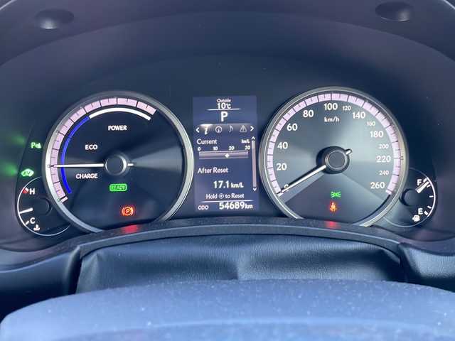 レクサス ＮＸ 300h Fスポーツ 道東・釧路十勝 2015(平27)年 5.5万km スターライトブラックガラスフレーク 4WD/サンルーフ/純正ナビ(FM・AM・BT・SD・CD・DVD)/バックカメラ/シートヒーター前席/電動パーキングブレーキ/コーナーセンサー/パワーリアゲート/ステアリングヒーター/クルーズコントロール/積込タイヤ(アルミ付スタッドレス)/パドルシフト/ETC/プッシュスタート/純正ドアバイザー/電格ミラー/純正フロアマット/横滑り防止