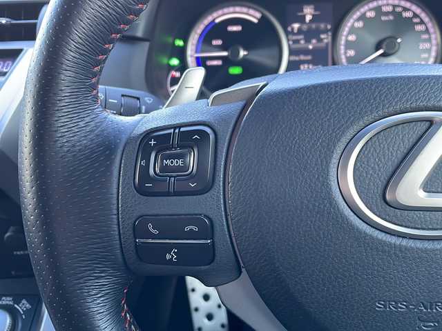 レクサス ＮＸ 300h Fスポーツ 道東・釧路十勝 2015(平27)年 5.5万km スターライトブラックガラスフレーク 4WD/サンルーフ/純正ナビ(FM・AM・BT・SD・CD・DVD)/バックカメラ/シートヒーター前席/電動パーキングブレーキ/コーナーセンサー/パワーリアゲート/ステアリングヒーター/クルーズコントロール/積込タイヤ(アルミ付スタッドレス)/パドルシフト/ETC/プッシュスタート/純正ドアバイザー/電格ミラー/純正フロアマット/横滑り防止