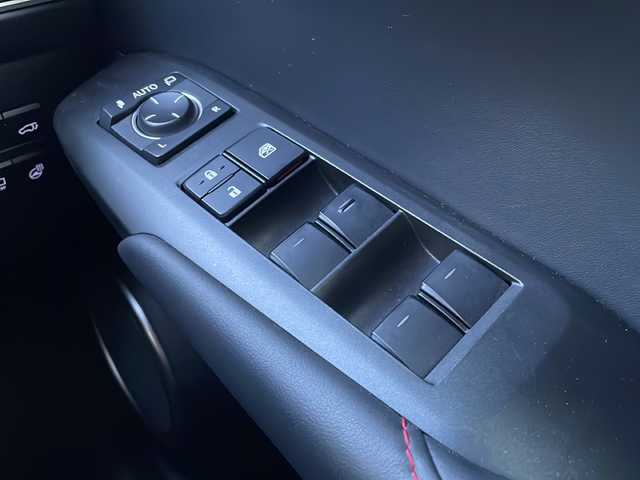 レクサス ＮＸ 300h Fスポーツ 道東・釧路十勝 2015(平27)年 5.5万km スターライトブラックガラスフレーク 4WD/サンルーフ/純正ナビ(FM・AM・BT・SD・CD・DVD)/バックカメラ/シートヒーター前席/電動パーキングブレーキ/コーナーセンサー/パワーリアゲート/ステアリングヒーター/クルーズコントロール/積込タイヤ(アルミ付スタッドレス)/パドルシフト/ETC/プッシュスタート/純正ドアバイザー/電格ミラー/純正フロアマット/横滑り防止