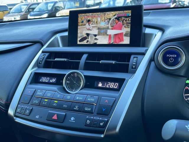 レクサス ＮＸ 300h Fスポーツ 道東・釧路十勝 2015(平27)年 5.5万km スターライトブラックガラスフレーク 4WD/サンルーフ/純正ナビ(FM・AM・BT・SD・CD・DVD)/バックカメラ/シートヒーター前席/電動パーキングブレーキ/コーナーセンサー/パワーリアゲート/ステアリングヒーター/クルーズコントロール/積込タイヤ(アルミ付スタッドレス)/パドルシフト/ETC/プッシュスタート/純正ドアバイザー/電格ミラー/純正フロアマット/横滑り防止