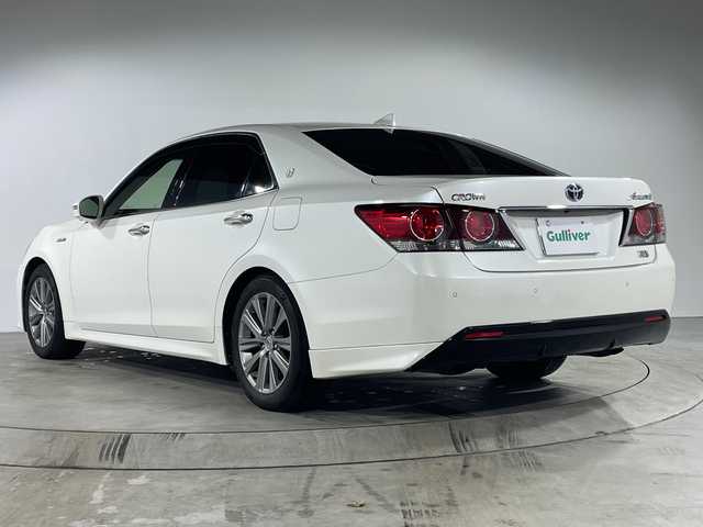 トヨタ クラウン ハイブリッド アスリートG 福岡県 2017(平29)年 9万km ホワイトパールクリスタルシャイン 純正ナビ（AM/FM//BT/CD/DVD/フルセグTV）/ブラインドスポットモニター/パノラミックビューモニター/インテリジェンスクリアランスソナー/ビルトインETC2.0/EVモード/リヤシェード/パワーシート（運転席・助手席）/メモリー付きパワーシート運転席/レーダークルーズコントロール/コーナーセンサー/純正フロアマット/純正アルミホイール/ALLパワーウィンドウ/ふらつき検知機能/モードセレクト（スポーツ・ノーマル・エコ・スノー）/レーンキープアシスト/横滑り防止装置/盗難防止装置/ABS/スペアキー/カードキー/取扱説明書/保証書