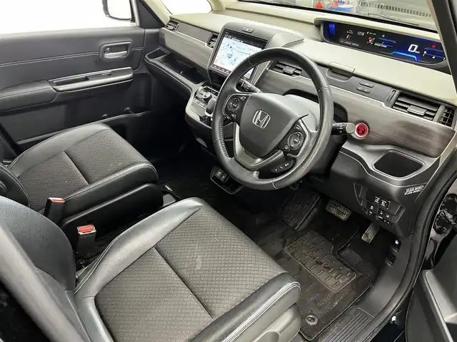 ホンダ フリード ハイブリット G ホンダセンシング 滋賀県 2020(令2)年 6.4万km クリスタルブラックパール 純正9インチナビ/ＣＤ/DVD/USB/Bluetooth/フルセグテレビ/バックカメラ/ホンダセンシング/両側パワースライドドア/ハーフレザーシート/LEDヘッドライト/オートライト/プッシュスタート/スマートキー/純正フロアマット