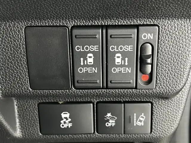 ホンダ フリード ハイブリット G ホンダセンシング 滋賀県 2020(令2)年 6.4万km クリスタルブラックパール 純正9インチナビ/ＣＤ/DVD/USB/Bluetooth/フルセグテレビ/バックカメラ/ホンダセンシング/両側パワースライドドア/ハーフレザーシート/LEDヘッドライト/オートライト/プッシュスタート/スマートキー/純正フロアマット