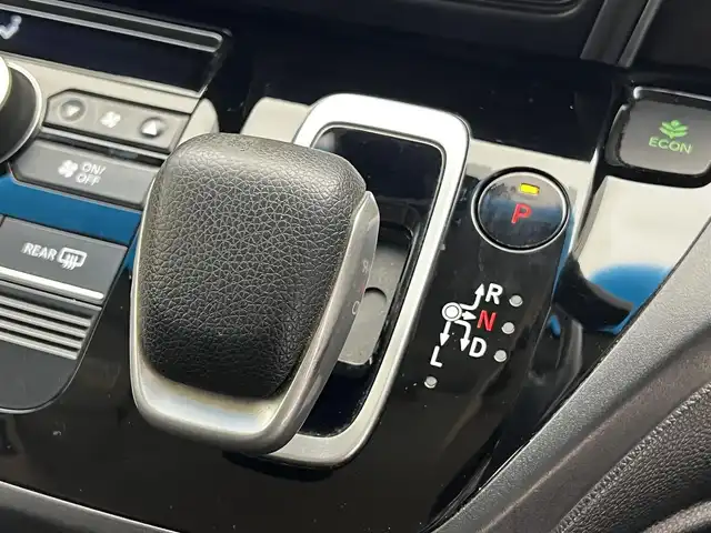 ホンダ フリード ハイブリット G ホンダセンシング 滋賀県 2020(令2)年 6.4万km クリスタルブラックパール 純正9インチナビ/ＣＤ/DVD/USB/Bluetooth/フルセグテレビ/バックカメラ/ホンダセンシング/両側パワースライドドア/ハーフレザーシート/LEDヘッドライト/オートライト/プッシュスタート/スマートキー/純正フロアマット