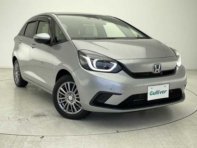 ホンダ フィット e:HEVベーシック 千葉県 2022(令4)年 1.2万km ルナシルバーM 純正SDナビ【VXU-225FTi】/(フルセグTV/Bluetooth/SD/CD/DVD/USB)/バックカメラ/衝突被害軽減ブレーキ/レーンキープアシスト/コーナーセンサー(前後)/レーダークルーズコントロール/社外ドライブレコーダー(前後)/社外ETC/純正フロアマット/社外15インチアルミホイール/LEDヘッドライト/オートライト/エアバッグ(W+サイド+カーテン)/プッシュスタート