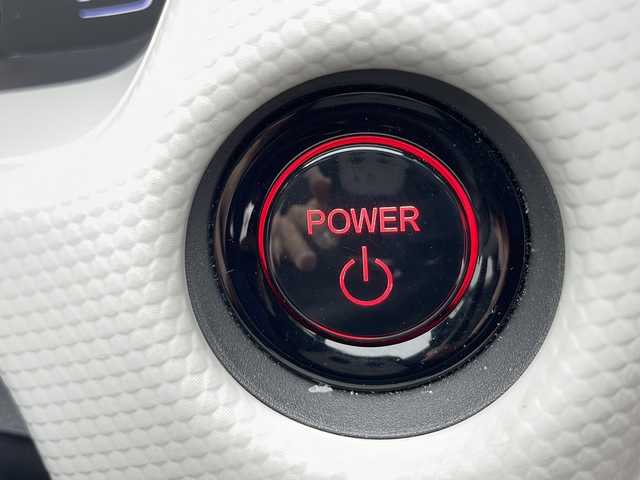 ホンダ フィット e:HEVベーシック 千葉県 2022(令4)年 1.2万km ルナシルバーM 純正SDナビ【VXU-225FTi】/(フルセグTV/Bluetooth/SD/CD/DVD/USB)/バックカメラ/衝突被害軽減ブレーキ/レーンキープアシスト/コーナーセンサー(前後)/レーダークルーズコントロール/社外ドライブレコーダー(前後)/社外ETC/純正フロアマット/社外15インチアルミホイール/LEDヘッドライト/オートライト/エアバッグ(W+サイド+カーテン)/プッシュスタート