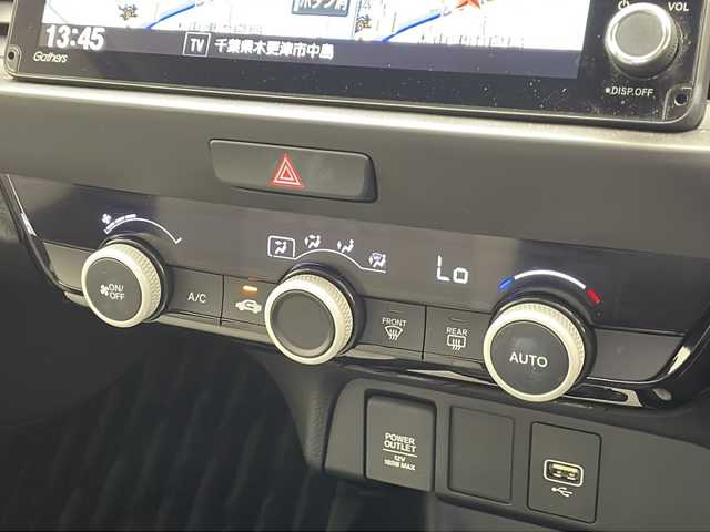 ホンダ フィット e:HEVベーシック 千葉県 2022(令4)年 1.2万km ルナシルバーM 純正SDナビ【VXU-225FTi】/(フルセグTV/Bluetooth/SD/CD/DVD/USB)/バックカメラ/衝突被害軽減ブレーキ/レーンキープアシスト/コーナーセンサー(前後)/レーダークルーズコントロール/社外ドライブレコーダー(前後)/社外ETC/純正フロアマット/社外15インチアルミホイール/LEDヘッドライト/オートライト/エアバッグ(W+サイド+カーテン)/プッシュスタート