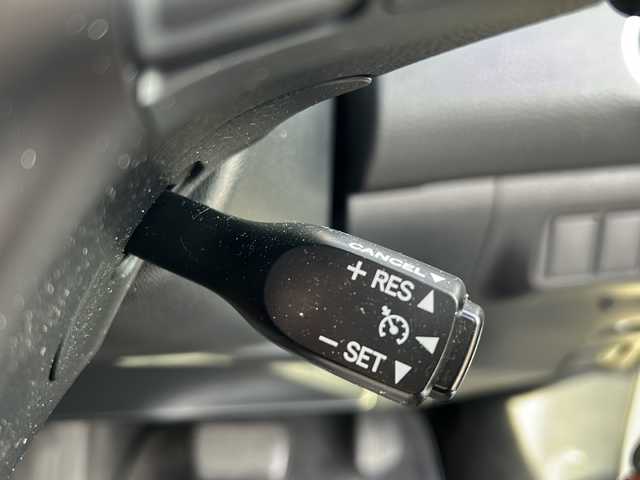 トヨタ ハリアー プレミアム 静岡県 2017(平29)年 5.6万km ホワイトパールクリスタルシャイン /アルパインナビ/地デジTV//社外CD/DVD/Bluetooth//バックカメラ//モデリスタエアロ//レザーシート//シートヒーター//セーフティセンス//オートハイビーム//レーンキープアシスト//クルーズコントロール//LEDヘッドライト//純正18インチAW//保証書//取説