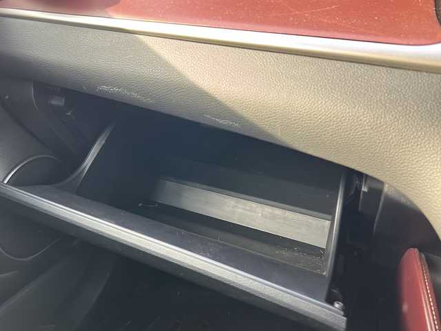 トヨタ ハリアー プレミアム 静岡県 2017(平29)年 5.6万km ホワイトパールクリスタルシャイン /アルパインナビ/地デジTV//社外CD/DVD/Bluetooth//バックカメラ//モデリスタエアロ//レザーシート//シートヒーター//セーフティセンス//オートハイビーム//レーンキープアシスト//クルーズコントロール//LEDヘッドライト//純正18インチAW//保証書//取説