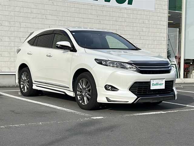 トヨタ ハリアー プレミアム 静岡県 2017(平29)年 5.6万km ホワイトパールクリスタルシャイン /アルパインナビ/地デジTV//社外CD/DVD/Bluetooth//バックカメラ//モデリスタエアロ//レザーシート//シートヒーター//セーフティセンス//オートハイビーム//レーンキープアシスト//クルーズコントロール//LEDヘッドライト//純正18インチAW//保証書//取説