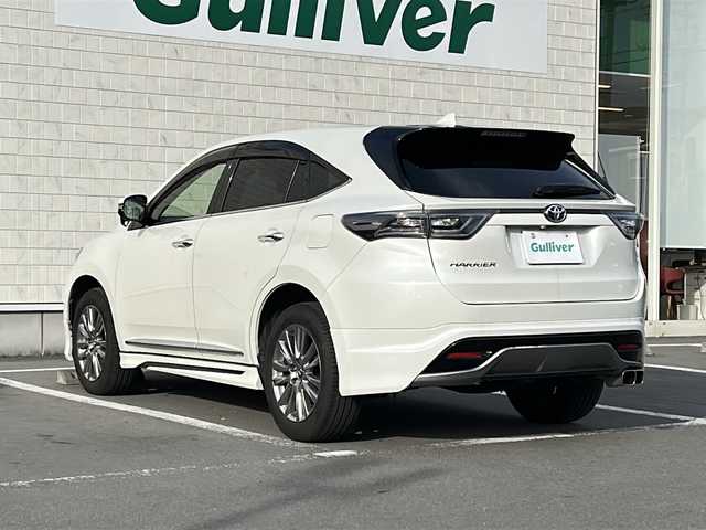 トヨタ ハリアー プレミアム 静岡県 2017(平29)年 5.6万km ホワイトパールクリスタルシャイン /アルパインナビ/地デジTV//社外CD/DVD/Bluetooth//バックカメラ//モデリスタエアロ//レザーシート//シートヒーター//セーフティセンス//オートハイビーム//レーンキープアシスト//クルーズコントロール//LEDヘッドライト//純正18インチAW//保証書//取説
