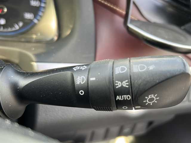 トヨタ ハリアー プレミアム 静岡県 2017(平29)年 5.6万km ホワイトパールクリスタルシャイン /アルパインナビ/地デジTV//社外CD/DVD/Bluetooth//バックカメラ//モデリスタエアロ//レザーシート//シートヒーター//セーフティセンス//オートハイビーム//レーンキープアシスト//クルーズコントロール//LEDヘッドライト//純正18インチAW//保証書//取説