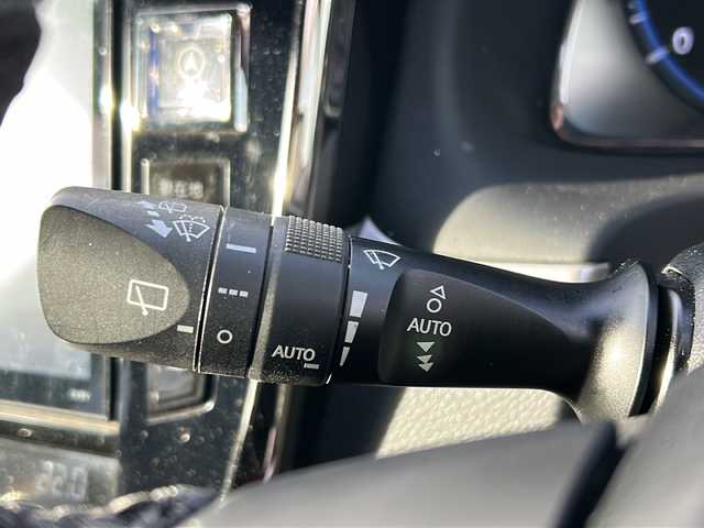 トヨタ ハリアー プレミアム 静岡県 2017(平29)年 5.6万km ホワイトパールクリスタルシャイン /アルパインナビ/地デジTV//社外CD/DVD/Bluetooth//バックカメラ//モデリスタエアロ//レザーシート//シートヒーター//セーフティセンス//オートハイビーム//レーンキープアシスト//クルーズコントロール//LEDヘッドライト//純正18インチAW//保証書//取説