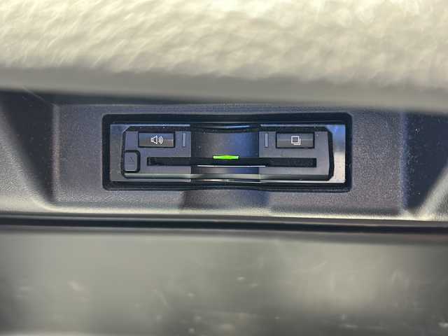 トヨタ ハリアー プレミアム 静岡県 2017(平29)年 5.6万km ホワイトパールクリスタルシャイン /アルパインナビ/地デジTV//社外CD/DVD/Bluetooth//バックカメラ//モデリスタエアロ//レザーシート//シートヒーター//セーフティセンス//オートハイビーム//レーンキープアシスト//クルーズコントロール//LEDヘッドライト//純正18インチAW//保証書//取説