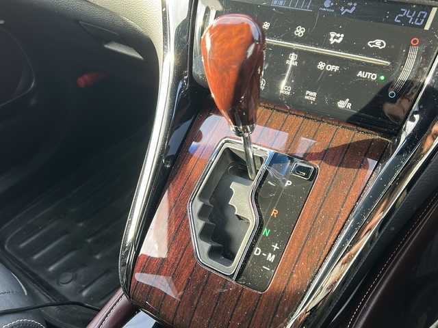 トヨタ ハリアー プレミアム 静岡県 2017(平29)年 5.6万km ホワイトパールクリスタルシャイン /アルパインナビ/地デジTV//社外CD/DVD/Bluetooth//バックカメラ//モデリスタエアロ//レザーシート//シートヒーター//セーフティセンス//オートハイビーム//レーンキープアシスト//クルーズコントロール//LEDヘッドライト//純正18インチAW//保証書//取説