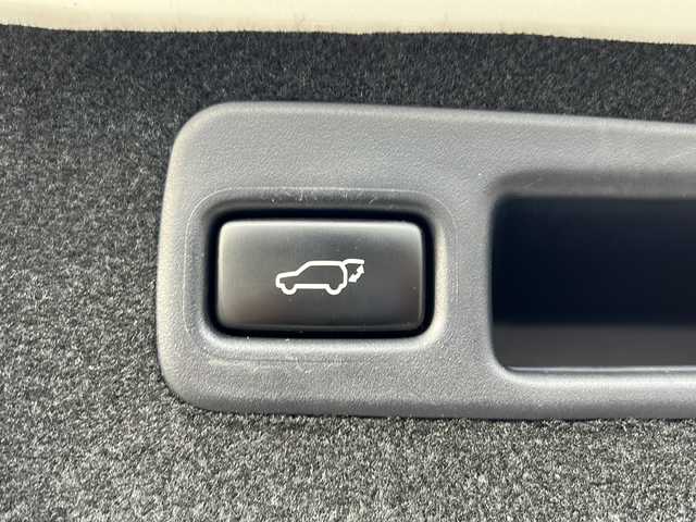 トヨタ ハリアー プレミアム 静岡県 2017(平29)年 5.6万km ホワイトパールクリスタルシャイン /アルパインナビ/地デジTV//社外CD/DVD/Bluetooth//バックカメラ//モデリスタエアロ//レザーシート//シートヒーター//セーフティセンス//オートハイビーム//レーンキープアシスト//クルーズコントロール//LEDヘッドライト//純正18インチAW//保証書//取説