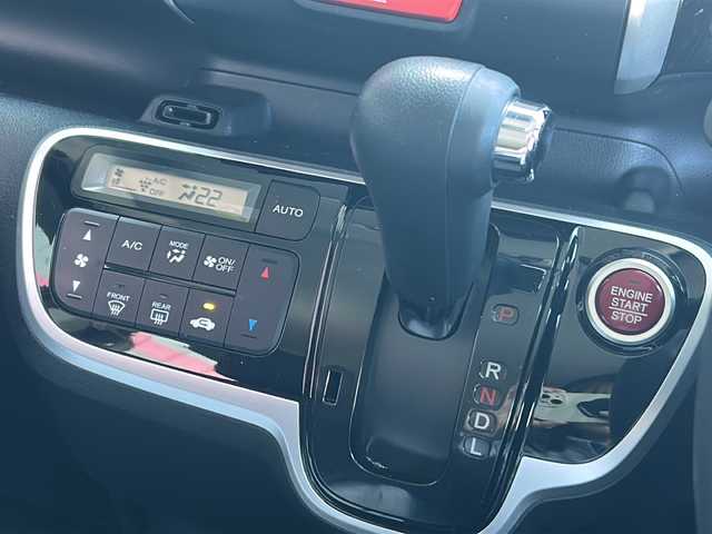 ホンダ Ｎ ＢＯＸ カスタム G Lパッケージ 広島県 2015(平27)年 6.1万km スマートブラック あんしんパッケージ/・シティブレーキアクティブシステム（低速域衝突軽減ブレーキ＋誤発進抑制機能）/・サイドエアバッグ＋カーテンエアバッグシステム/ヒルスタートアシスト/社外ナビ（AVIC-RZ99）/・DTV/CD/DVD/Bluetooth/MSV/SD/バックカメラ/ステアリングスイッチ（非連動）/両側パワースライドドア/オートリトラミラー/電動格納ウィンカーミラー/オートライト/リア席サンシェード/HIDヘッドライト/フォグランプ/スマートキー/プッシュスタート/前後ドライブレコーダー（ZDR015）/ETC（グローブボックス内）/純正14インチアルミホイール/ドアバイザー