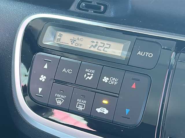 ホンダ Ｎ ＢＯＸ カスタム G Lパッケージ 広島県 2015(平27)年 6.1万km スマートブラック あんしんパッケージ/・シティブレーキアクティブシステム（低速域衝突軽減ブレーキ＋誤発進抑制機能）/・サイドエアバッグ＋カーテンエアバッグシステム/ヒルスタートアシスト/社外ナビ（AVIC-RZ99）/・DTV/CD/DVD/Bluetooth/MSV/SD/バックカメラ/ステアリングスイッチ（非連動）/両側パワースライドドア/オートリトラミラー/電動格納ウィンカーミラー/オートライト/リア席サンシェード/HIDヘッドライト/フォグランプ/スマートキー/プッシュスタート/前後ドライブレコーダー（ZDR015）/ETC（グローブボックス内）/純正14インチアルミホイール/ドアバイザー