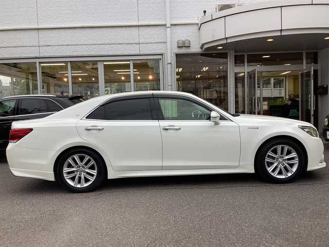 トヨタ クラウン ハイブリッド アスリートS 宮城県 2014(平26)年 4.7万km ホワイトパールクリスタルシャイン トヨタ純正ナビ/（フルセグ/CD/DVD/Bluetooth）/トヨタ純正カメラ一体型ドライブレコーダー/トヨタ純正フロアマット/バックカメラ/パノラミックビューモニター/ビルトインETC/衝突軽減ブレーキ/レーダークルーズコントロール/レーンアシスト/レザーシート/前席パワーシート/前席シートヒーター・ベンチレーション/電動チルトテレスコピックステアリング/オールAUTOパワーウインドウ/フォグランプ/ドアバイザー/スペアタイヤ/保証書・取扱説明書・スペアキー