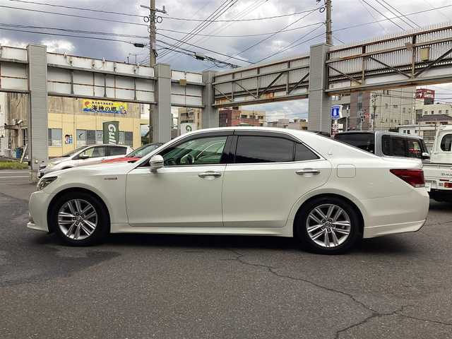 トヨタ クラウン ハイブリッド アスリートS 宮城県 2014(平26)年 4.7万km ホワイトパールクリスタルシャイン トヨタ純正ナビ/（フルセグ/CD/DVD/Bluetooth）/トヨタ純正カメラ一体型ドライブレコーダー/トヨタ純正フロアマット/バックカメラ/パノラミックビューモニター/ビルトインETC/衝突軽減ブレーキ/レーダークルーズコントロール/レーンアシスト/レザーシート/前席パワーシート/前席シートヒーター・ベンチレーション/電動チルトテレスコピックステアリング/オールAUTOパワーウインドウ/フォグランプ/ドアバイザー/スペアタイヤ/保証書・取扱説明書・スペアキー