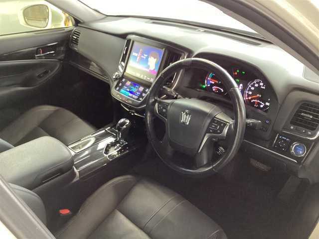 トヨタ クラウン ハイブリッド アスリートS 宮城県 2014(平26)年 4.7万km ホワイトパールクリスタルシャイン トヨタ純正ナビ/（フルセグ/CD/DVD/Bluetooth）/トヨタ純正カメラ一体型ドライブレコーダー/トヨタ純正フロアマット/バックカメラ/パノラミックビューモニター/ビルトインETC/衝突軽減ブレーキ/レーダークルーズコントロール/レーンアシスト/レザーシート/前席パワーシート/前席シートヒーター・ベンチレーション/電動チルトテレスコピックステアリング/オールAUTOパワーウインドウ/フォグランプ/ドアバイザー/スペアタイヤ/保証書・取扱説明書・スペアキー