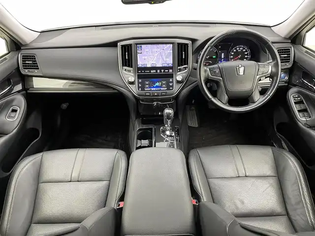 トヨタ クラウン ハイブリッド アスリートS 宮城県 2014(平26)年 4.7万km ホワイトパールクリスタルシャイン トヨタ純正ナビ/（フルセグ/CD/DVD/Bluetooth）/純正カメラ一体型ドライブレコーダー/純正フロアマット/バックカメラ/パノラミックビューモニター/ビルトインETC/衝突軽減ブレーキ/レーダークルーズコントロール/レーンアシスト/レザーシート/前席パワーシート/前席シートヒーター・ベンチレーション/電動チルトテレスコピックステアリング/オールAUTOパワーウインドウ/フォグランプ/ドアバイザー/スペアタイヤ/保証書・取扱説明書・スペアキー