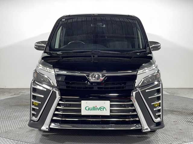 トヨタ ヴォクシー ZS 煌Ⅱ 広島県 2019(令1)年 6万km ブラック 禁煙車/ＡＬＰＩＮＥ１１型ナビ/１２．８型後席フリップダウンモニター/バックカメラ/両側パワースライドドア/クルーズコントロール/ＨＤＭＩ/オートマチックハイビーム/ＥＴＣ/ＭＴモード付ＡＴシフト/ＬＥＤヘッドライト/衝突被害軽減/レーンキープアシスト/踏み間違い防止/純正16インチアルミホイール(205/60/R16)/エアバッグ(運転席/助手席)