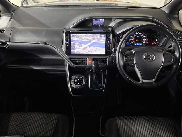 トヨタ ヴォクシー ZS 煌Ⅱ 広島県 2019(令1)年 6万km ブラック 禁煙車/ＡＬＰＩＮＥ１１型ナビ/１２．８型後席フリップダウンモニター/バックカメラ/両側パワースライドドア/クルーズコントロール/ＨＤＭＩ/オートマチックハイビーム/ＥＴＣ/ＭＴモード付ＡＴシフト/ＬＥＤヘッドライト/衝突被害軽減/レーンキープアシスト/踏み間違い防止/純正16インチアルミホイール(205/60/R16)/エアバッグ(運転席/助手席)